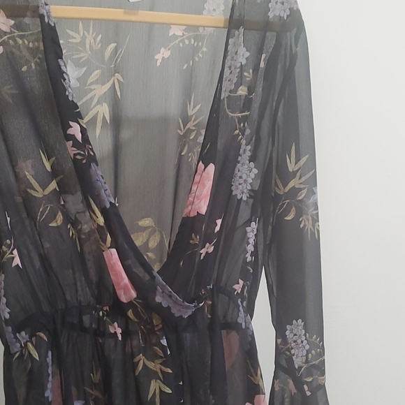 High low black bell bottom sleeves  floral sheer - Picture 7 of 7